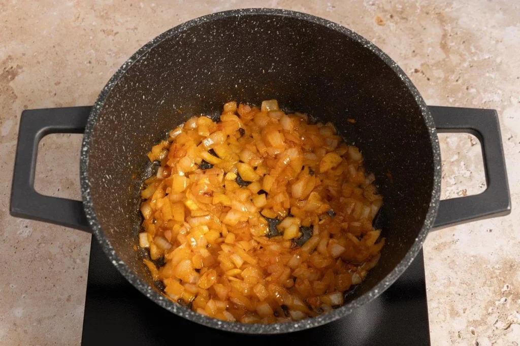 تصویر مرتبط با طرز تهیه خوراک سیب زمینی و گوجه فرنگی خوشمزه و اقتصادی برای ۴ نفر