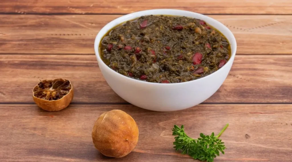 ظرف قورمه سبزی در یخچال برای نگهداری