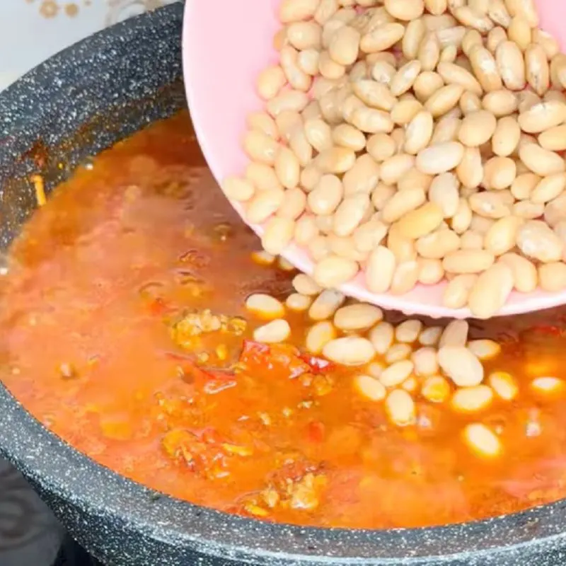 تصویر مرتبط با طرز تهیه خوراک گوشت چرخ کرده و لوبیا سفید با رب انار؛ طعمی متفاوت و لذیذ