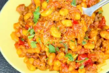 خوراک گوشت چرخ کرده و لوبیا سفید با رب انار