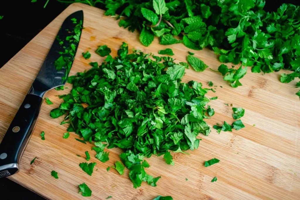 تصویر مرتبط با کباب ترش شمالی؛ طرز تهیه اصیل با رب انار و گردوی تازه