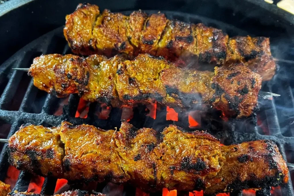 تصویر مرتبط با کباب ترش شمالی؛ طرز تهیه اصیل با رب انار و گردوی تازه