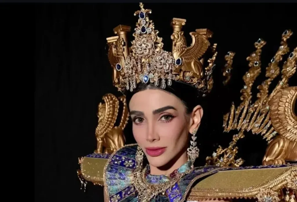 لباس ملی حدیث ستاری با الهام از سیمرغ ایرانی