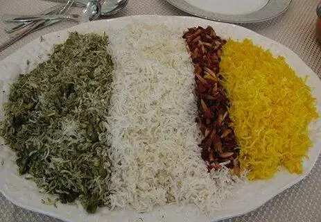 تصویر مرتبط با طرز تهیه پلوی سه رنگ با تن ماهی؛ غذای رنگارنگ و خوش‌طعم خانگی