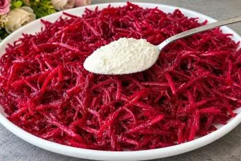 طرز تهیه نان لواش چغندر؛ نان لواش صورتی رنگ تهیه شده با چغندر در تابه
