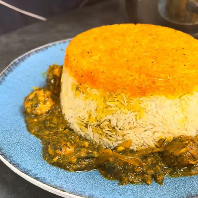 تصویر مرتبط با طرز تهیه پلو میگو با شوید و گشنیز؛ غذای خوش‌عطر و مجلسی جنوبی