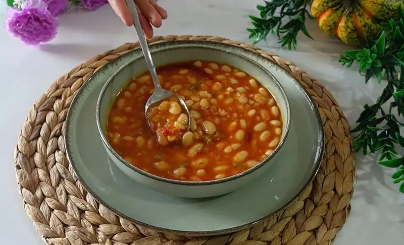 تصویر مرتبط با طرز تهیه فاسولیه خوراک لوبیا سفید لعاب دار به سبک ترکی