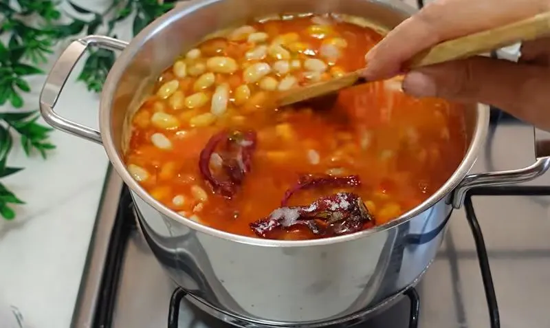 تصویر مرتبط با طرز تهیه فاسولیه خوراک لوبیا سفید لعاب دار به سبک ترکی