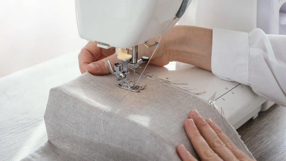 برگرداندن روکش کوسن و پر کردن آن با الیاف نرم