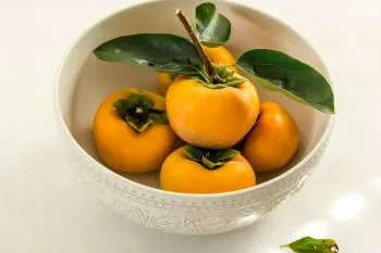 نگهداری خرمالو در یخچال؛ خرمالوهای رسیده و نارس در یخچال