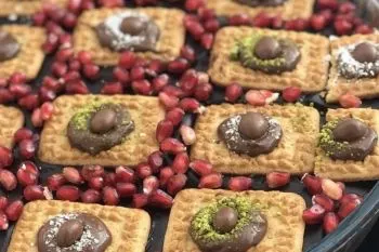 دسر فال حافظ با شیرینی و شعر حافظ