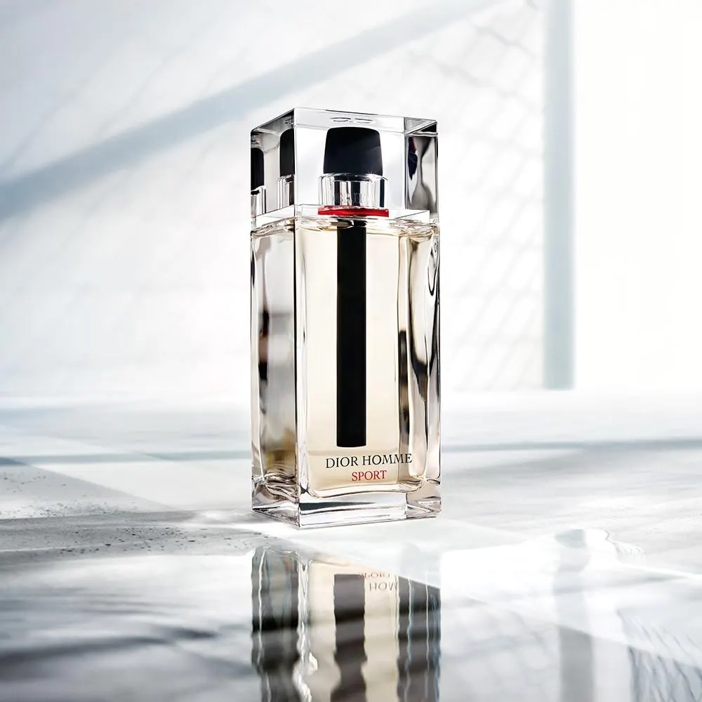 بطری عطر Dior Sauvage Eau de Parfum با رایحه تازه و ادویه‌ای
