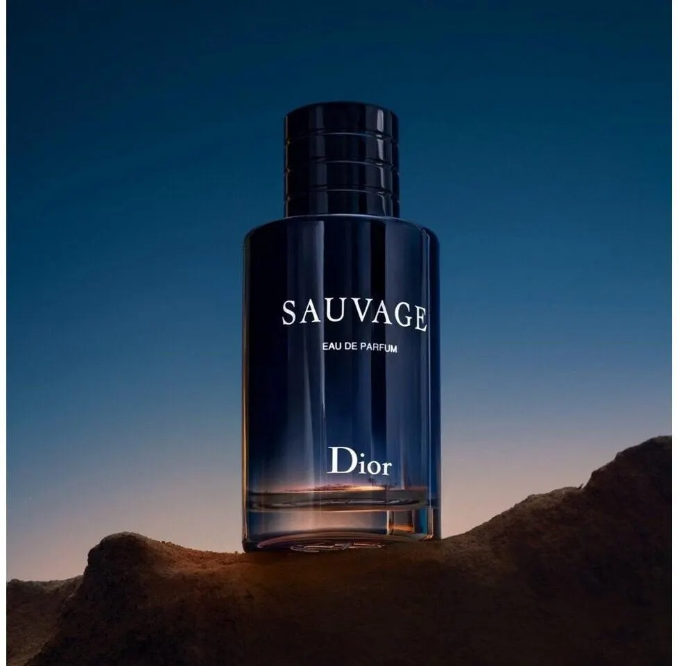 بطری عطر Bleu de Chanel با رایحه مرکباتی و چوبی