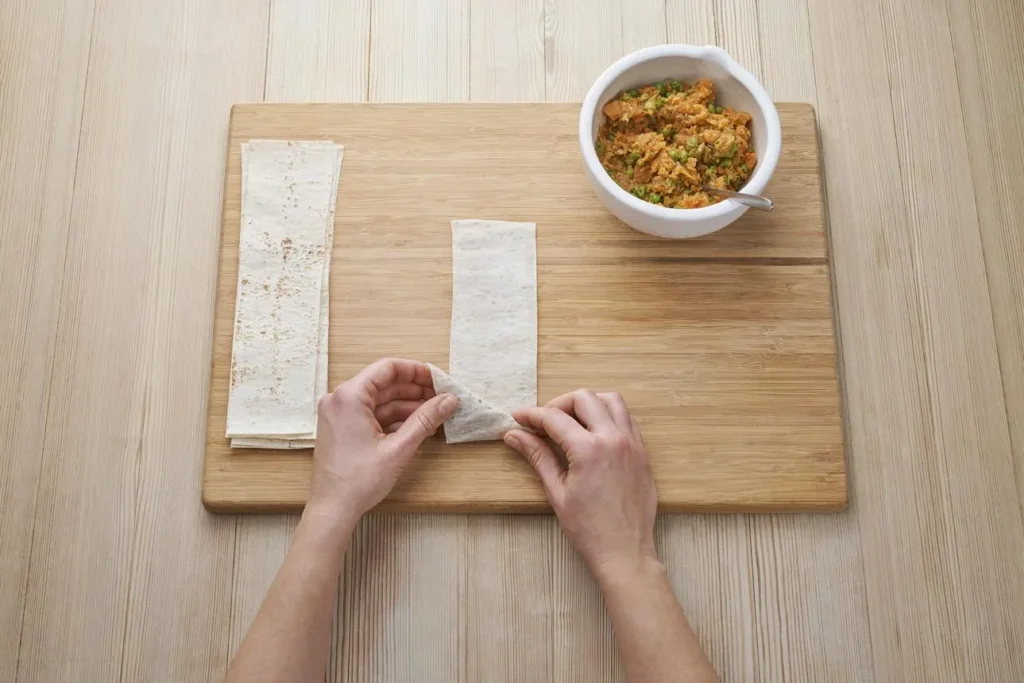 مینی برگرهای خانگی با پنیر، گوجه و کاهو