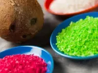 روش رنگ کردن پودر نارگیل برای تزئین کیک و شیرینی