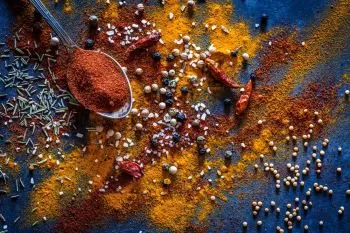 روشهای خانگی برای تشخیص ادویه خالص از تقلبی
