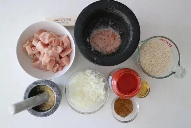 برنج پاک شده و شسته شده آماده برای پخت استانبولی