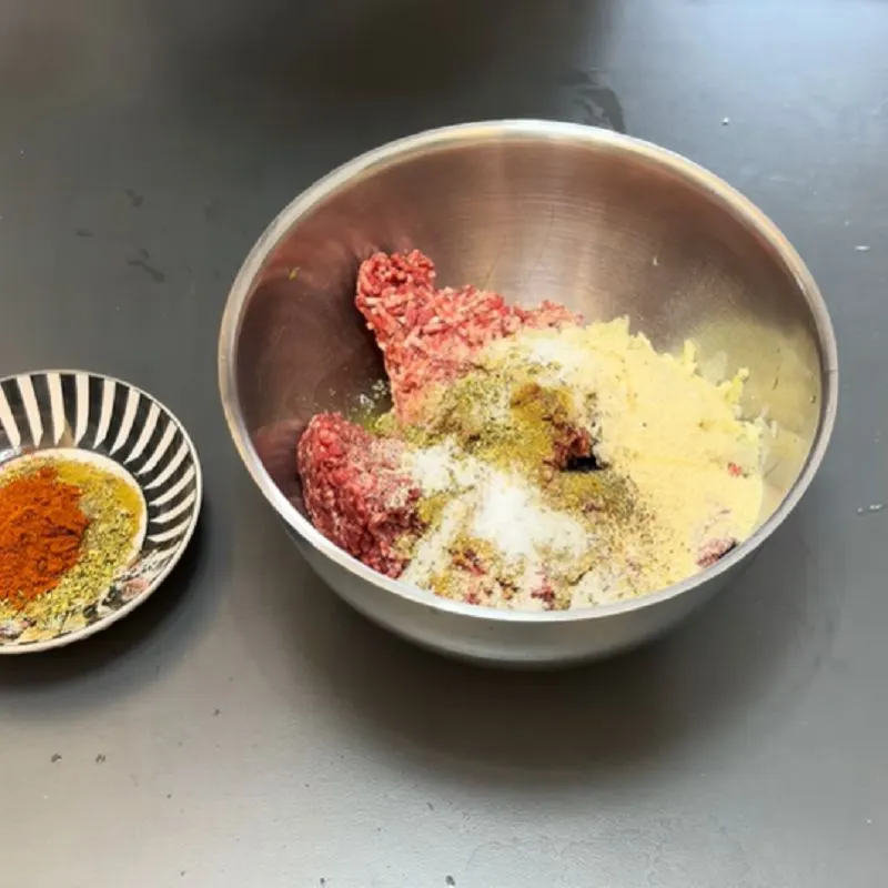 سس رب گوجه فرنگی در حال پخت