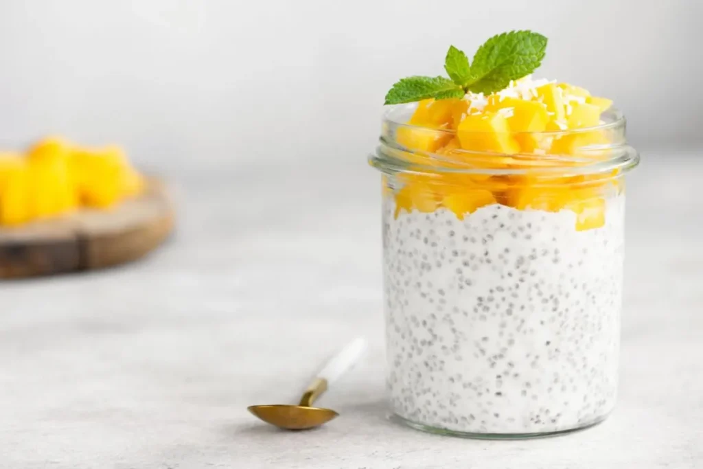 تصویر مرتبط با دانه چیا برای چه گروههایی مضر است؟ بررسی عوارض و نکات ایمنی مصرف