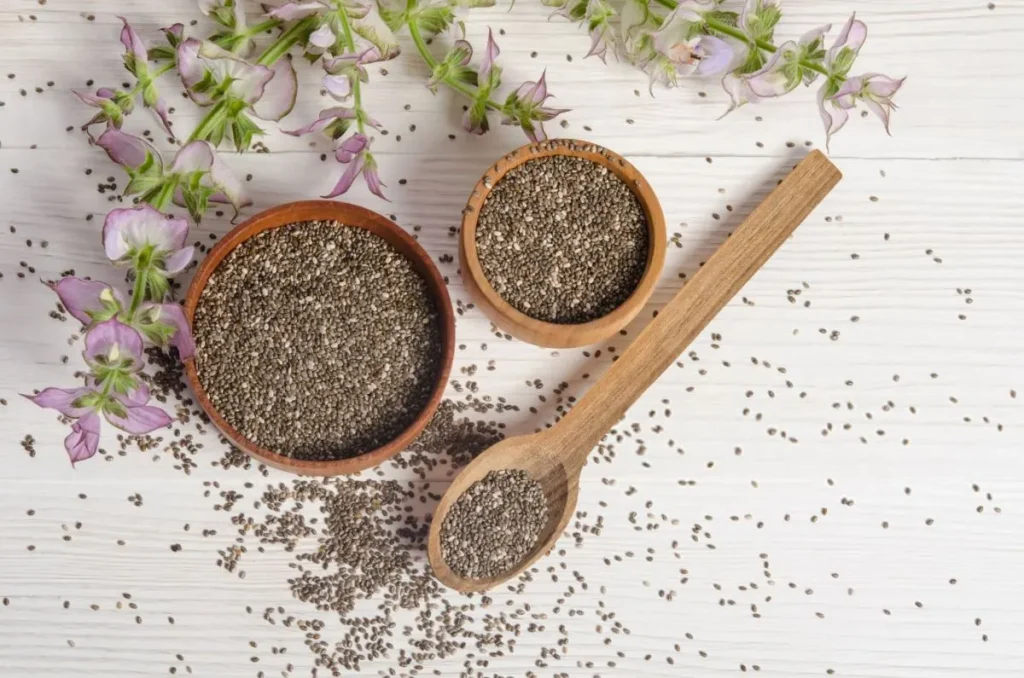 تصویر مرتبط با دانه چیا برای چه گروههایی مضر است؟ بررسی عوارض و نکات ایمنی مصرف