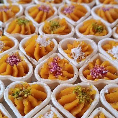 تصویر مرتبط با طرز تهیه حلوا نخودچی بوتیکی با بافتی نرم و عطر هل