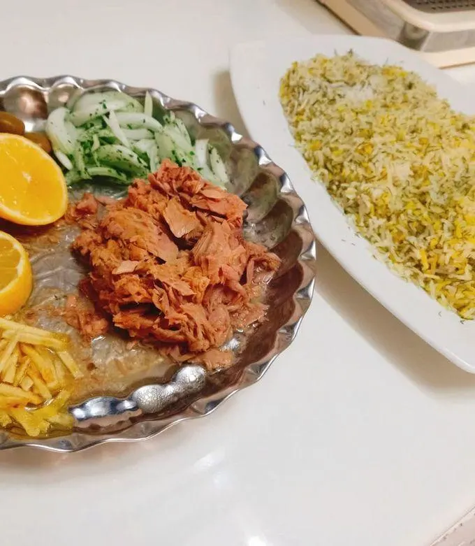 تصویر مرتبط با طرز تهیه شوید پلو با تن ماهی به سبک بندری؛ غذایی خوشطعم و سریع