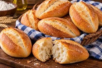 نان ساندویچی مکزیکی با پوسته طلایی و مغزی نرم