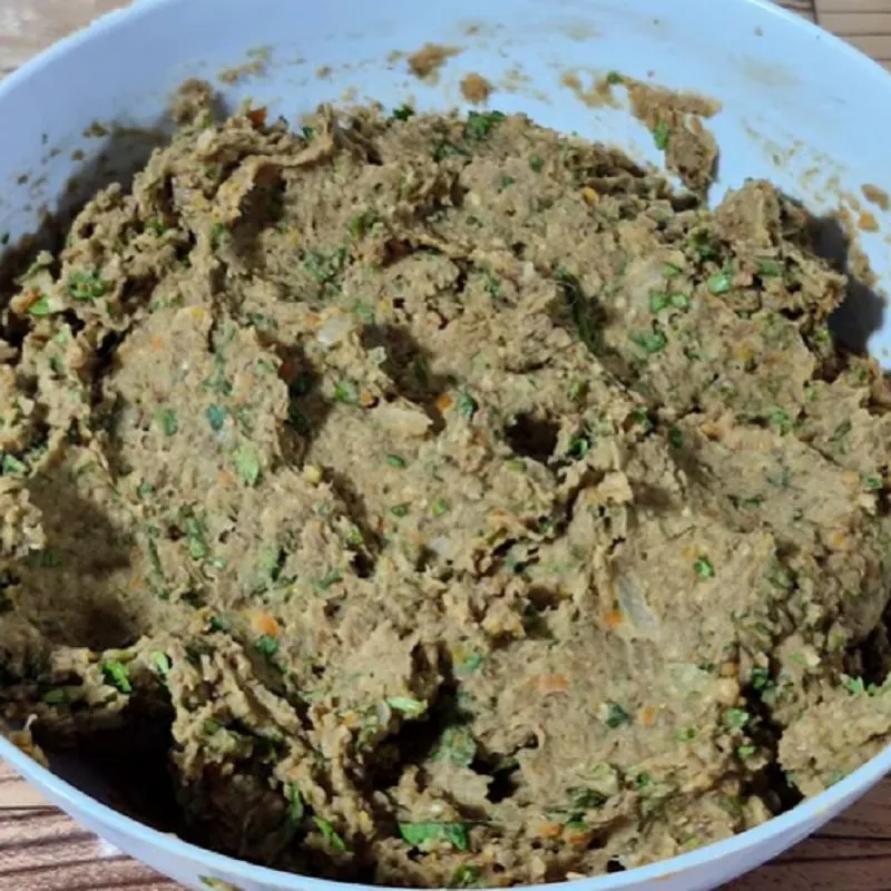 شکل دادن کوکوهای عدس با دست