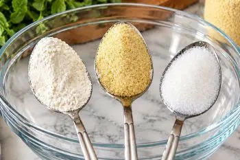 دسر سه قاشقی با بافت اسفنجی و شیرین