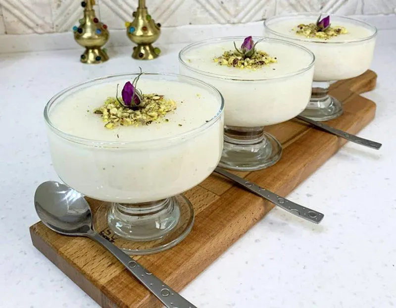 تصویر مرتبط با طرز تهیه شیر برنج مجلسی با تزیین گل و شکر برای مهمانیها