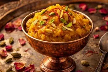 حلوا کاسه شیرازی؛ دسر سنتی و خوشمزه با عطر گلاب و زعفران