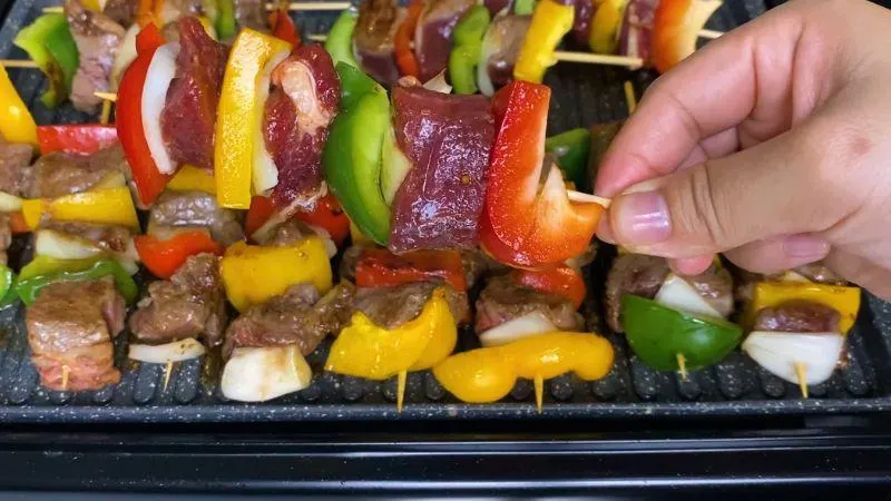 تصویر مرتبط با طرز تهیه کباب قفقازی نرم و آبدار با طعم بینظیر رستورانی