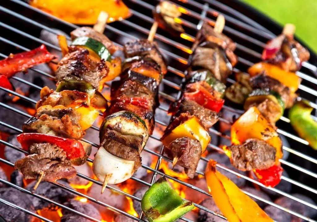 تصویر مرتبط با طرز تهیه کباب قفقازی نرم و آبدار با طعم بینظیر رستورانی