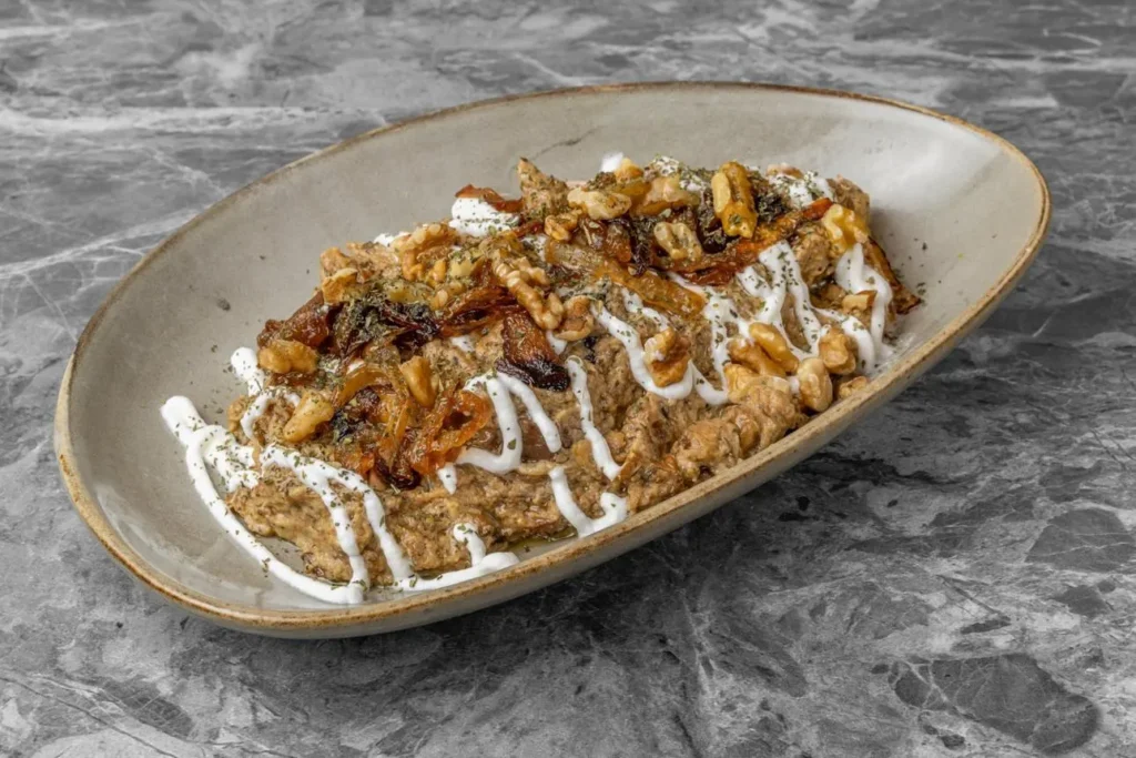 تصویر مرتبط با طرز تهیه بادمجان کبابی با سس ماست و گردو؛ پیشغذایی خوشعطر و متفاوت