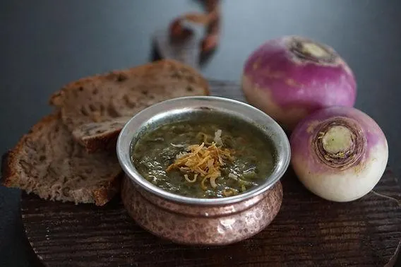 تصویر مرتبط با طرز تهیه آش شلغم یزدی؛ آش سنتی و مقوی با عطر سبزی و نعناع داغ