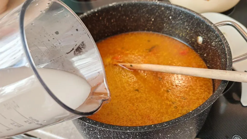تصویر مرتبط با طرز تهیه آش شلغم یزدی؛ آش سنتی و مقوی با عطر سبزی و نعناع داغ