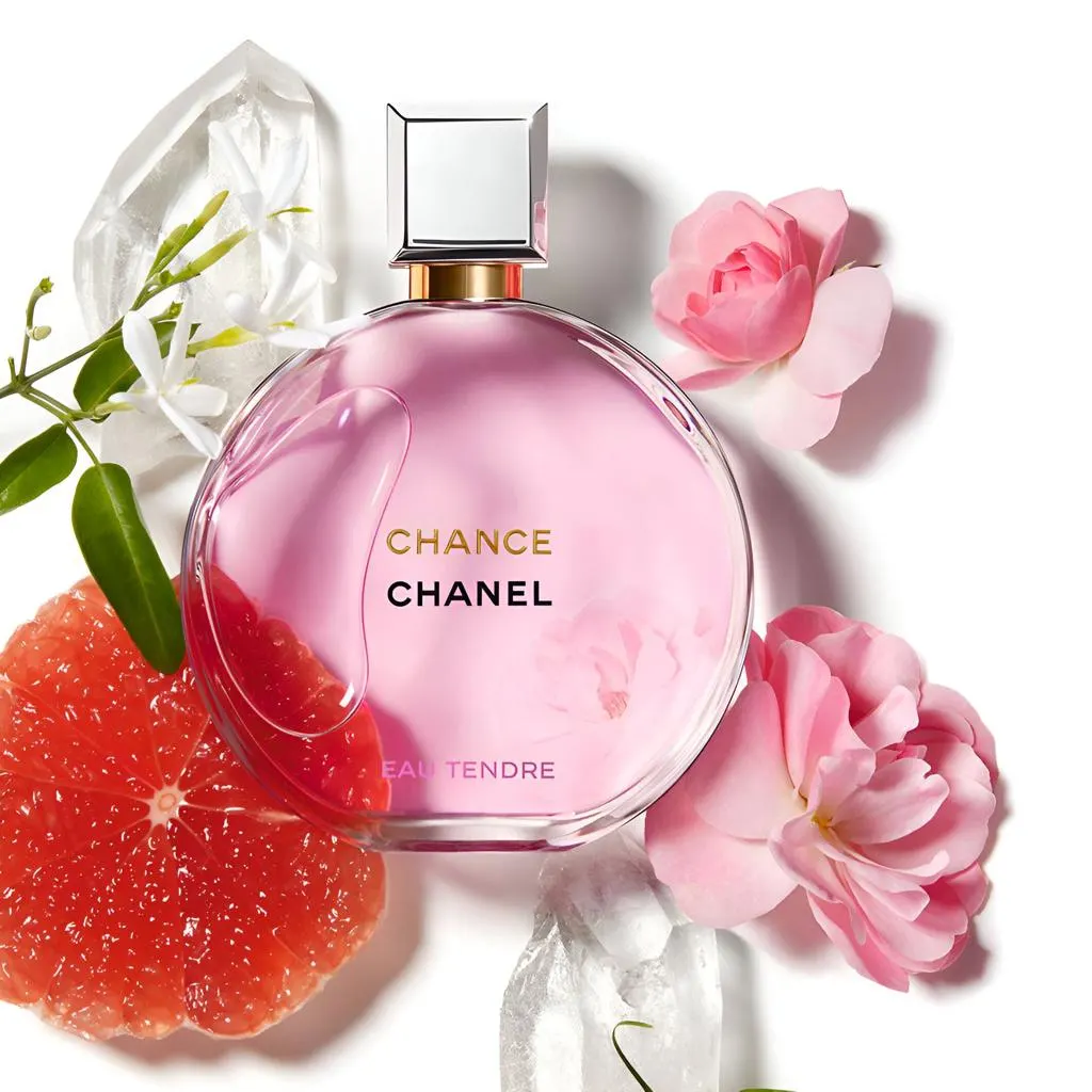 تصویر مرتبط با معرفی ۱۰ عطر برتر با رایحه گلی از رز تا یاس و مریم