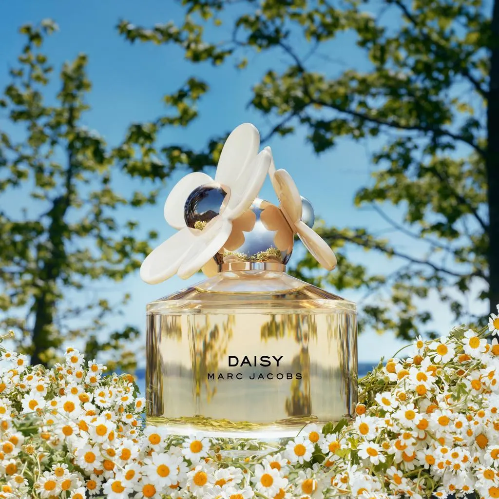 تصویر مرتبط با معرفی ۱۰ عطر برتر با رایحه گلی از رز تا یاس و مریم