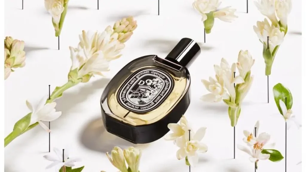 تصویر مرتبط با معرفی ۱۰ عطر برتر با رایحه گلی از رز تا یاس و مریم