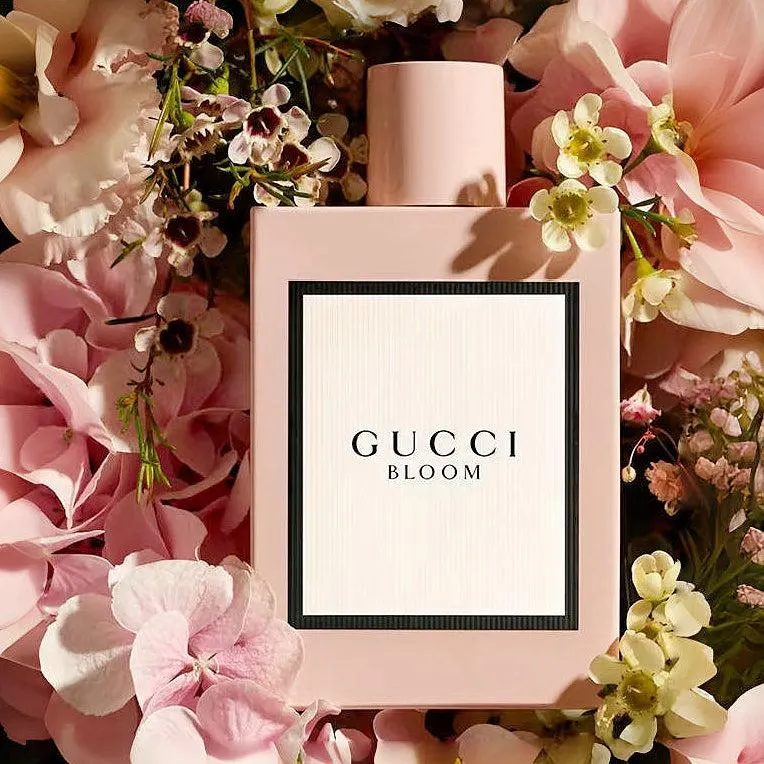 تصویر مرتبط با معرفی ۱۰ عطر برتر با رایحه گلی از رز تا یاس و مریم