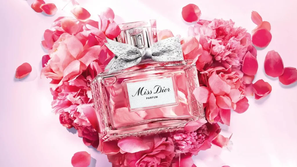 تصویر مرتبط با معرفی ۱۰ عطر برتر با رایحه گلی از رز تا یاس و مریم