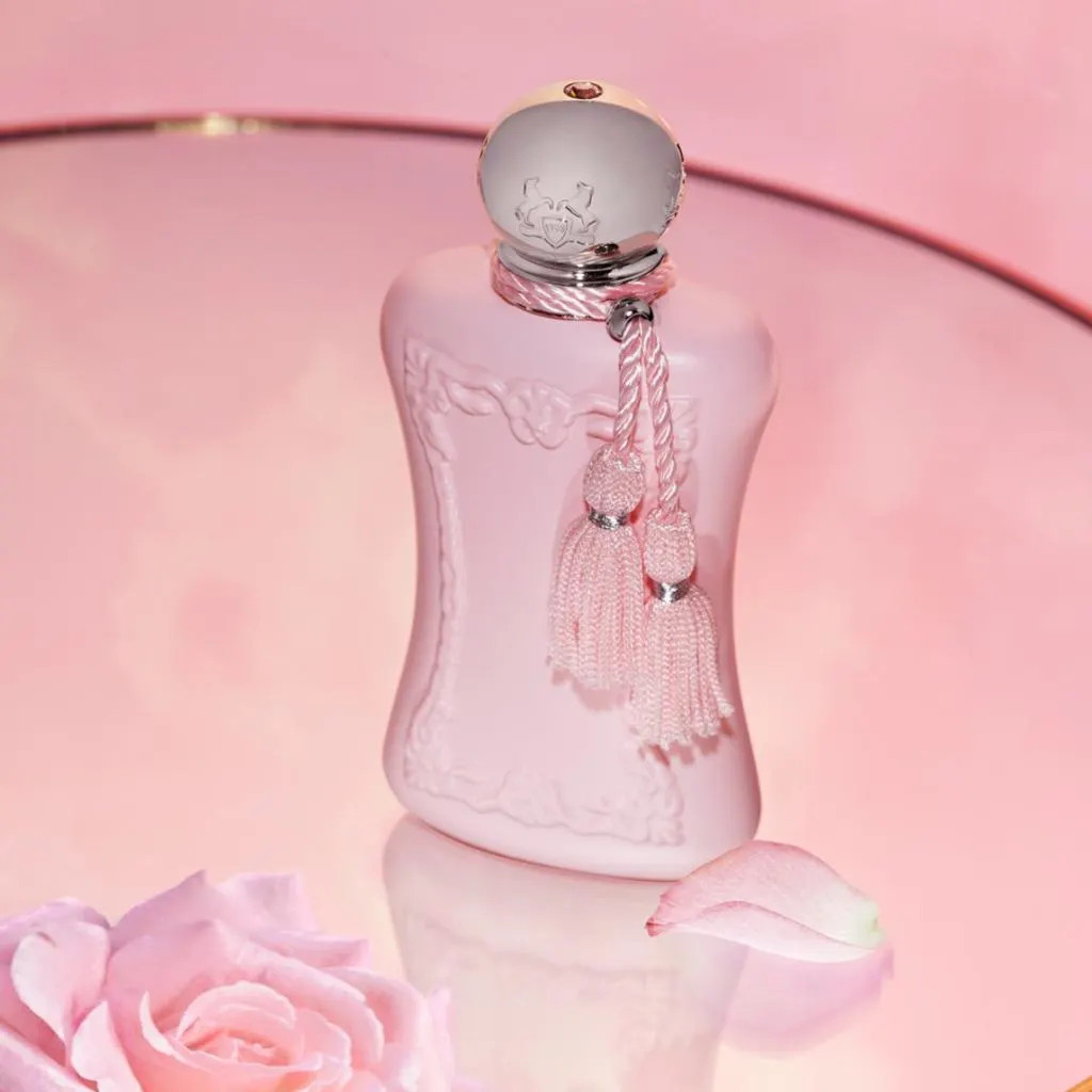 تصویر مرتبط با معرفی ۱۰ عطر برتر با رایحه گلی از رز تا یاس و مریم