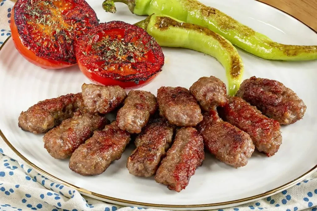 تصویر مرتبط با طرز تهیه کوفته کباب ترکیه ای؛ کبابی آبدار با ادویههای مخصوص و طعم رستورانی