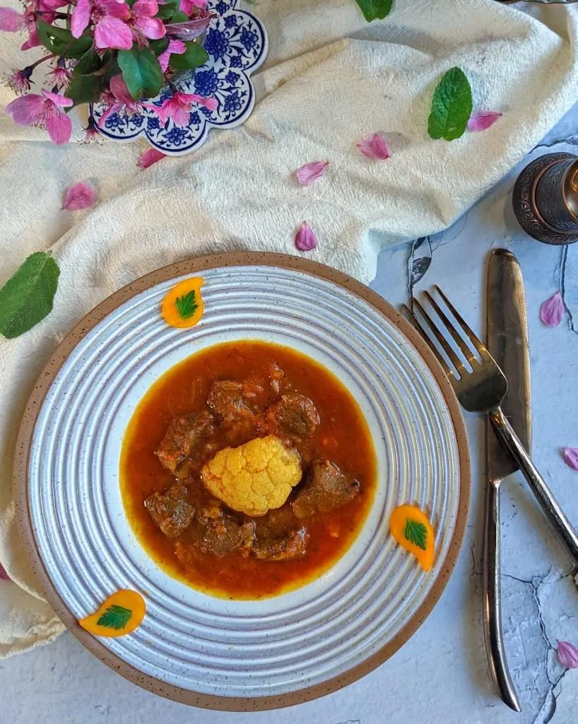 تصویر مرتبط با دستور پخت خورش گل کلم شمالی با طعم رب انار و سبزیهای معطر