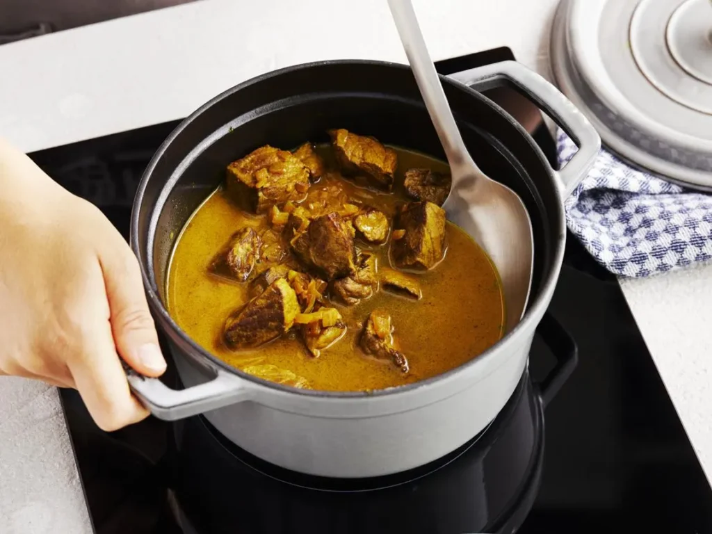 تصویر مرتبط با دستور پخت خورش گل کلم شمالی با طعم رب انار و سبزیهای معطر