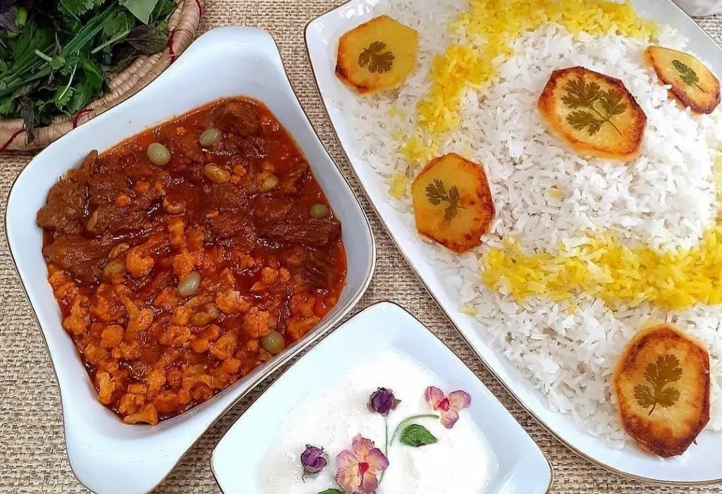 تصویر مرتبط با دستور پخت خورش گل کلم شمالی با طعم رب انار و سبزیهای معطر