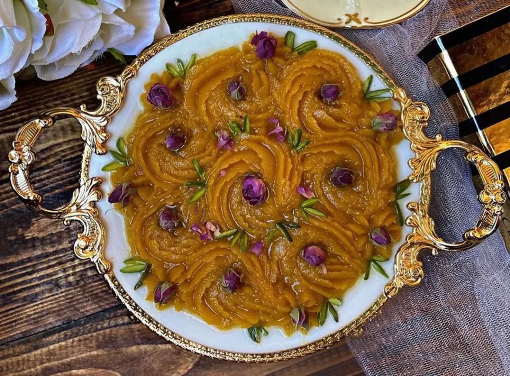 تصویر مرتبط با طرز تهیه سریع و آسان حلوای آرد با عطر زعفران و گلاب