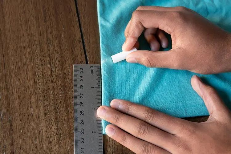 تصویر مرتبط با چگونه تیشرت کهنه را بدون دوخت به کیسه خرید تبدیل کنیم