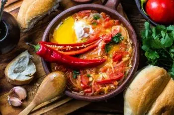 خورش گوجه فرنگی پامادور گیلانی با عطر سیر و تخم مرغ