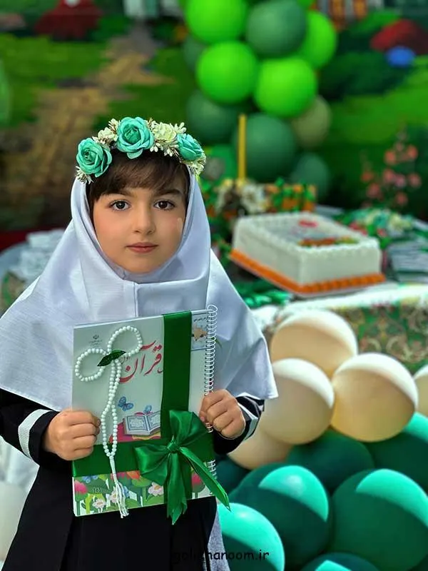 تاج جشن قرآن کلاس اول ساده و شیک با گل‌های کاغذی
